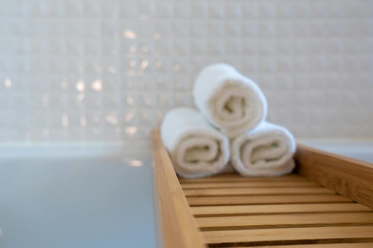 How to Create a Minimalist Bathroom Setup: Simple Steps for a Clean Space